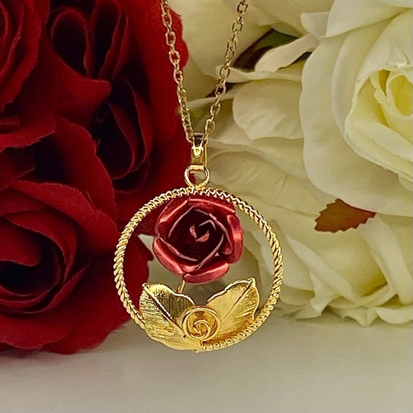 Delicate Circle Red Rose Necklace - Picture 5 of 8